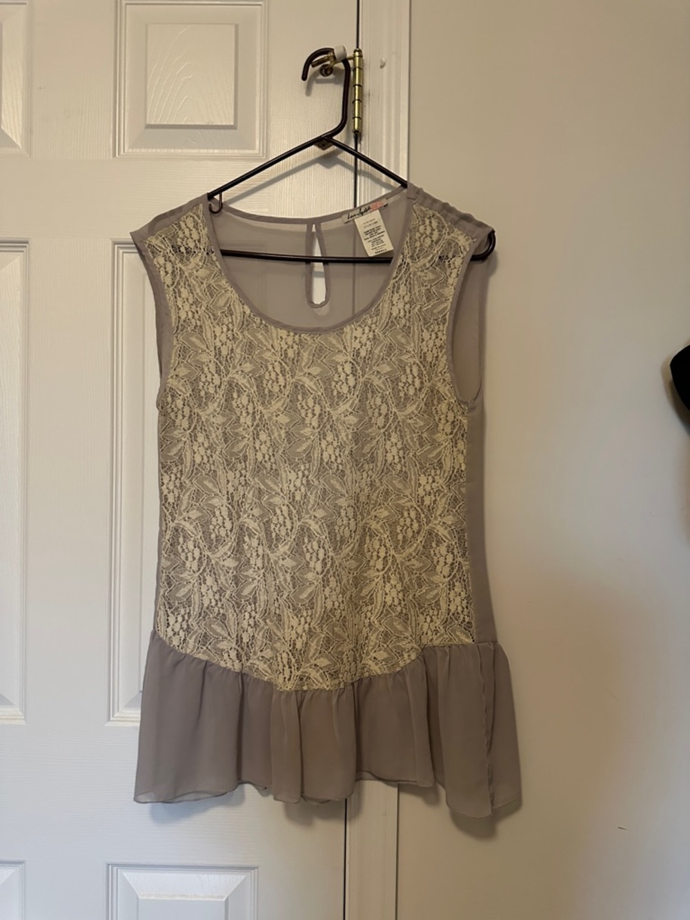 Sleeveless Lace Front Peplum Blouse in Gray